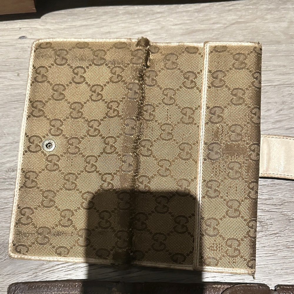 Designer Wallet Set with Signature Patterns - Picture 6 of 12